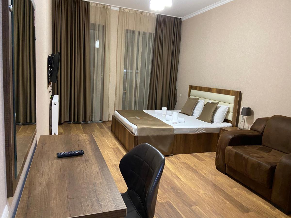 Hotel Absolut Батуми Екстериор снимка