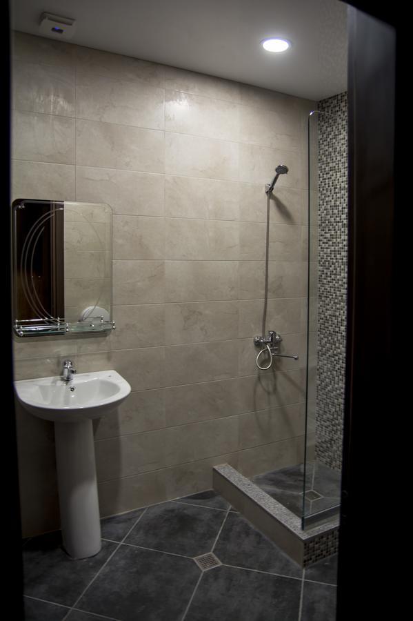 Hotel Absolut Батуми Екстериор снимка