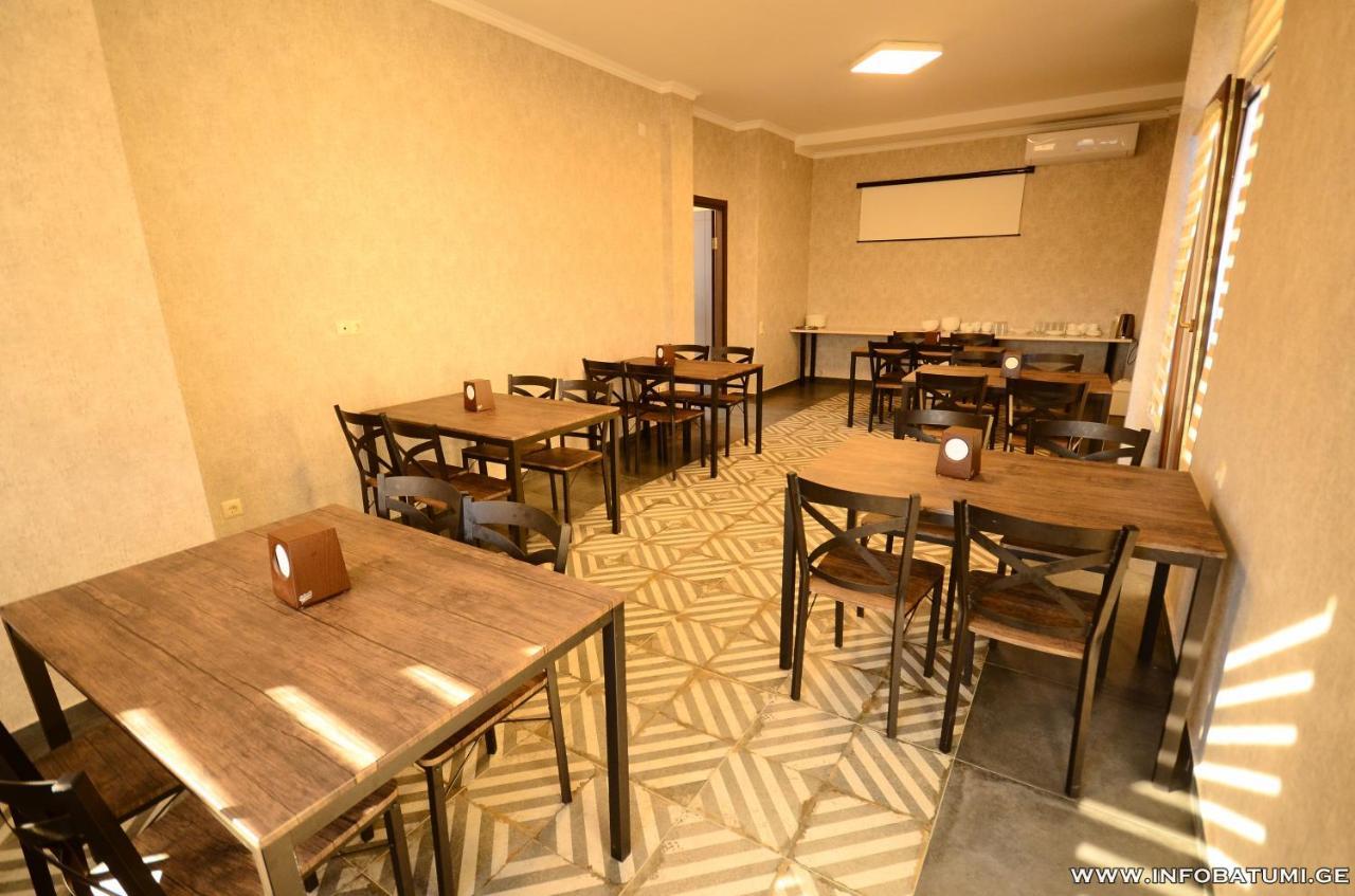 Hotel Absolut Батуми Екстериор снимка